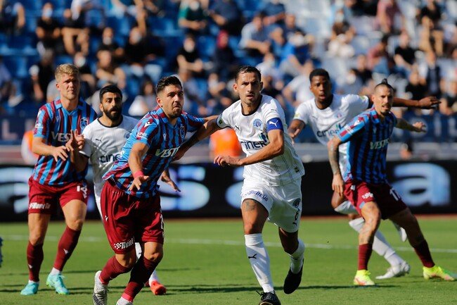 Màn đụng độ gay cấn Kasimpasa vs Trabzonspor